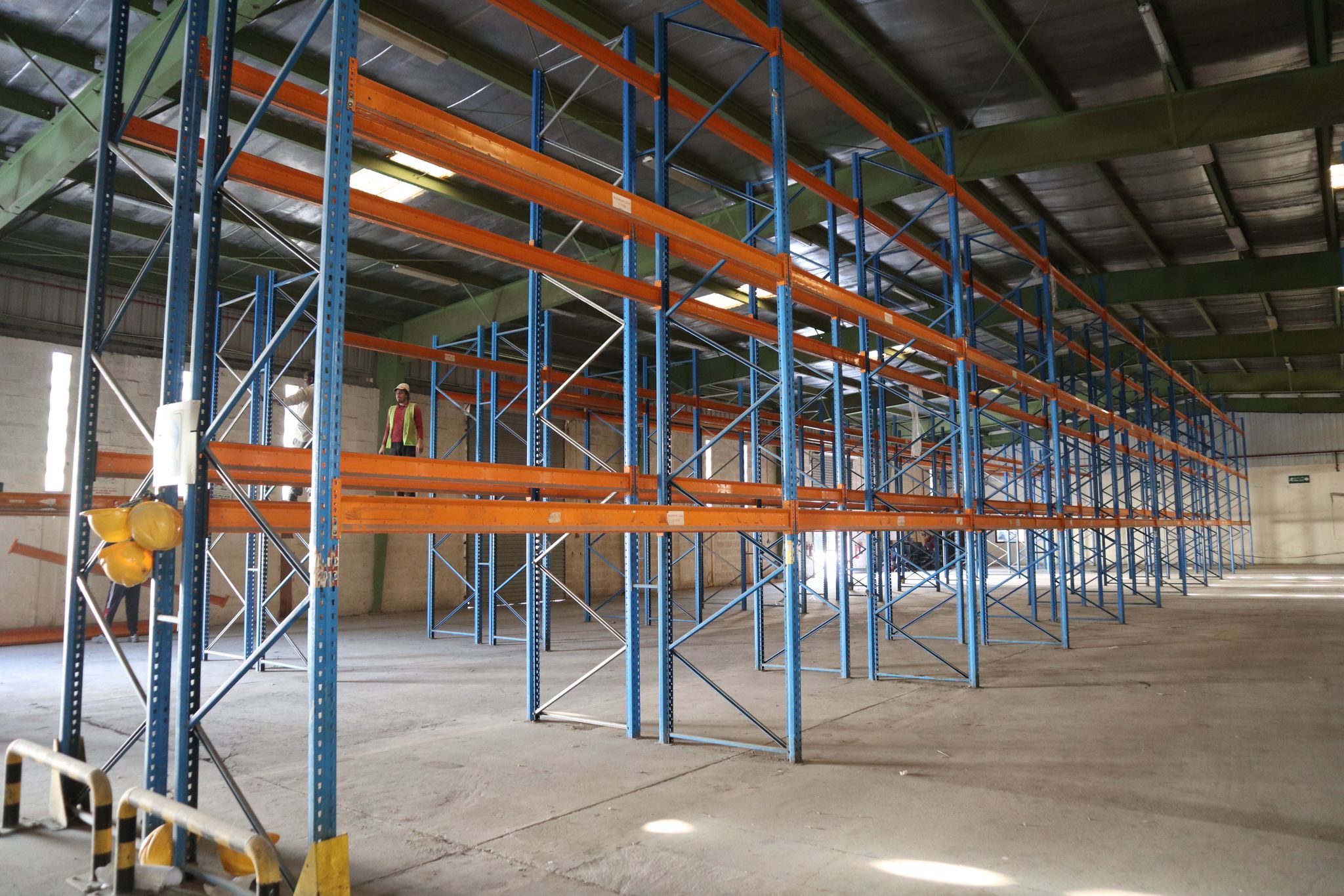 Used Heavy Duty storage shelves Used Heavy Duty storage shelves